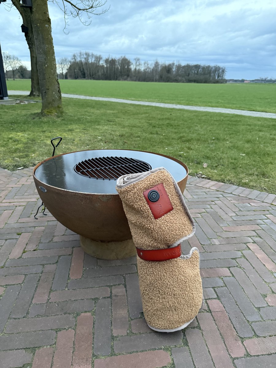 Nikki Amsterdam | The.Seat Pad | Warmtedeken | Stoelverwarmer | Duurzaam & Draadloos | Infrarood warmtedeken | Bureaustoelkleed | 135 x 45 cm | Woolly | Taupe | Bruin | Beige | Binnen en Buiten | Incl. Powerbank (16000mAh) | Gebruiksduur: tot 12 uur – foto 7