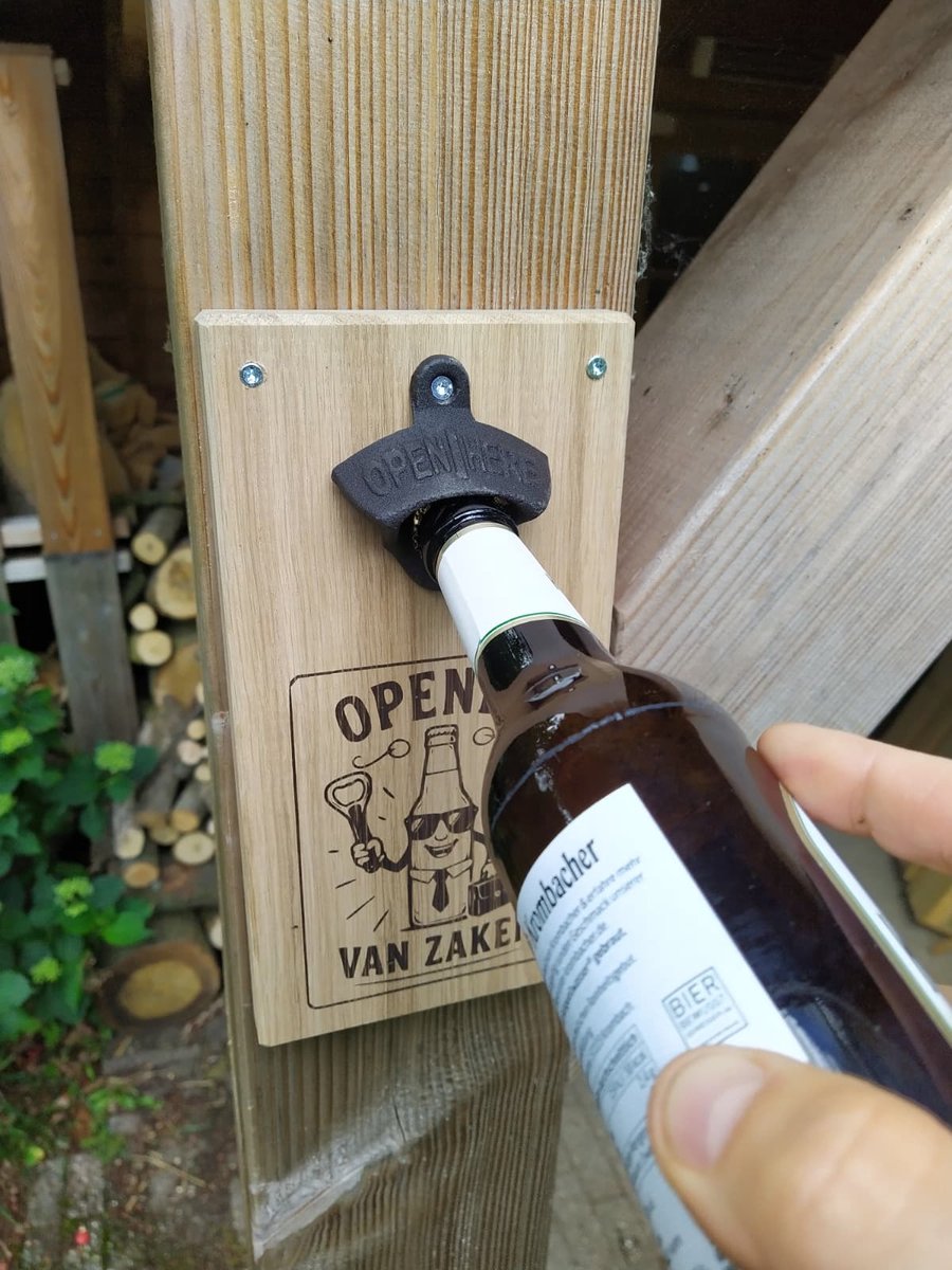 Magnetische Bieropener met tekst – Eikenhout – 25 x 13cm