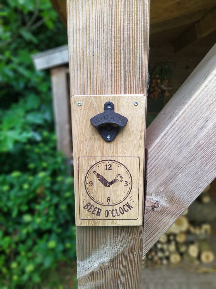 Magnetische Bieropener met tekst – Eikenhout – 25 x 13cm
