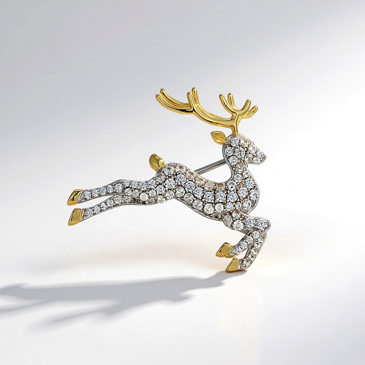 Cavill - Zilveren Broche - 925 Sterling Zilver - 0,88 Ct Nigeriaanse Zirkoon - Elegant Hertenontwerp - Dierenbroche - Luxe Sieraad