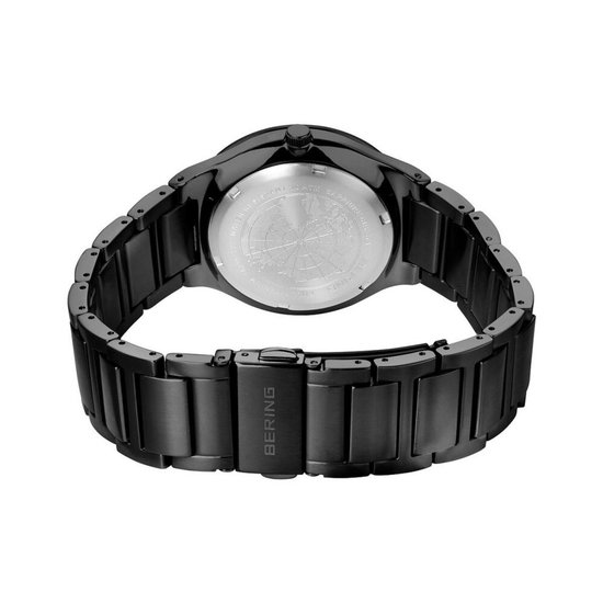 Zwart titanium herenhorloge met BERING-sluiting, gezien vanaf de achterkant.