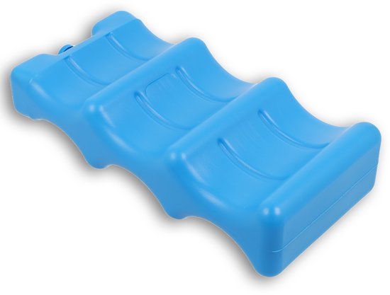 Blauw koelelement met drie inkepingen voor blikjes.