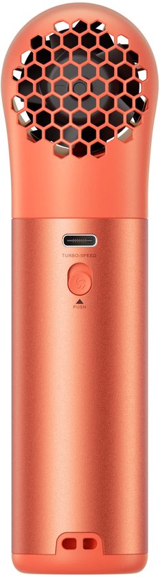 Oranje draagbare ventilator, achterkant met honingraat patroon rooster, USB-C poort en aan/uit knop.