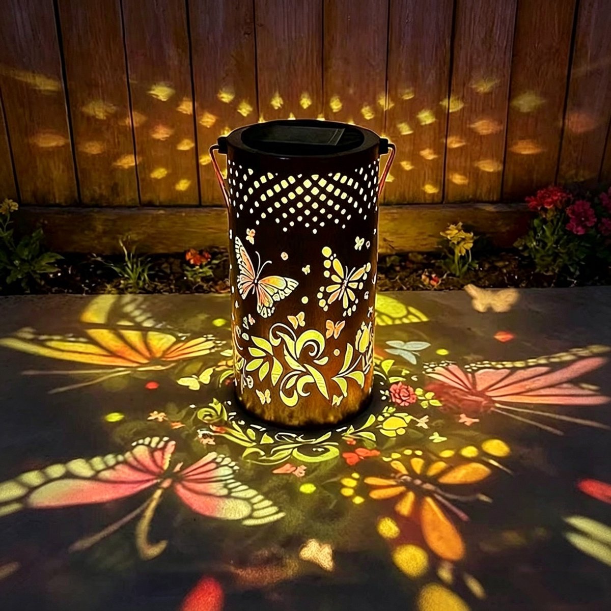 COOAU - Solar Vlinder & Bloemen Projectie Lantaarn – Kleurrijke LED Hanglamp – Waterdichte