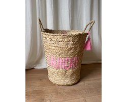 Wasmand - Roze - Was – Mand - Badkamer - Opbergmand - Palmblad - Laundry - Laundrybasket- Rieten mand - Speelgoed - Opbergen - Pompon - Wol – Geschenk - Kinderkamer - Handgemaakt - Decoratie - Geboorte - Cadeau