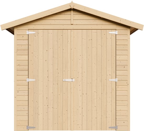 Vooraanzicht van een houten garage met een puntdak en dubbele deuren.