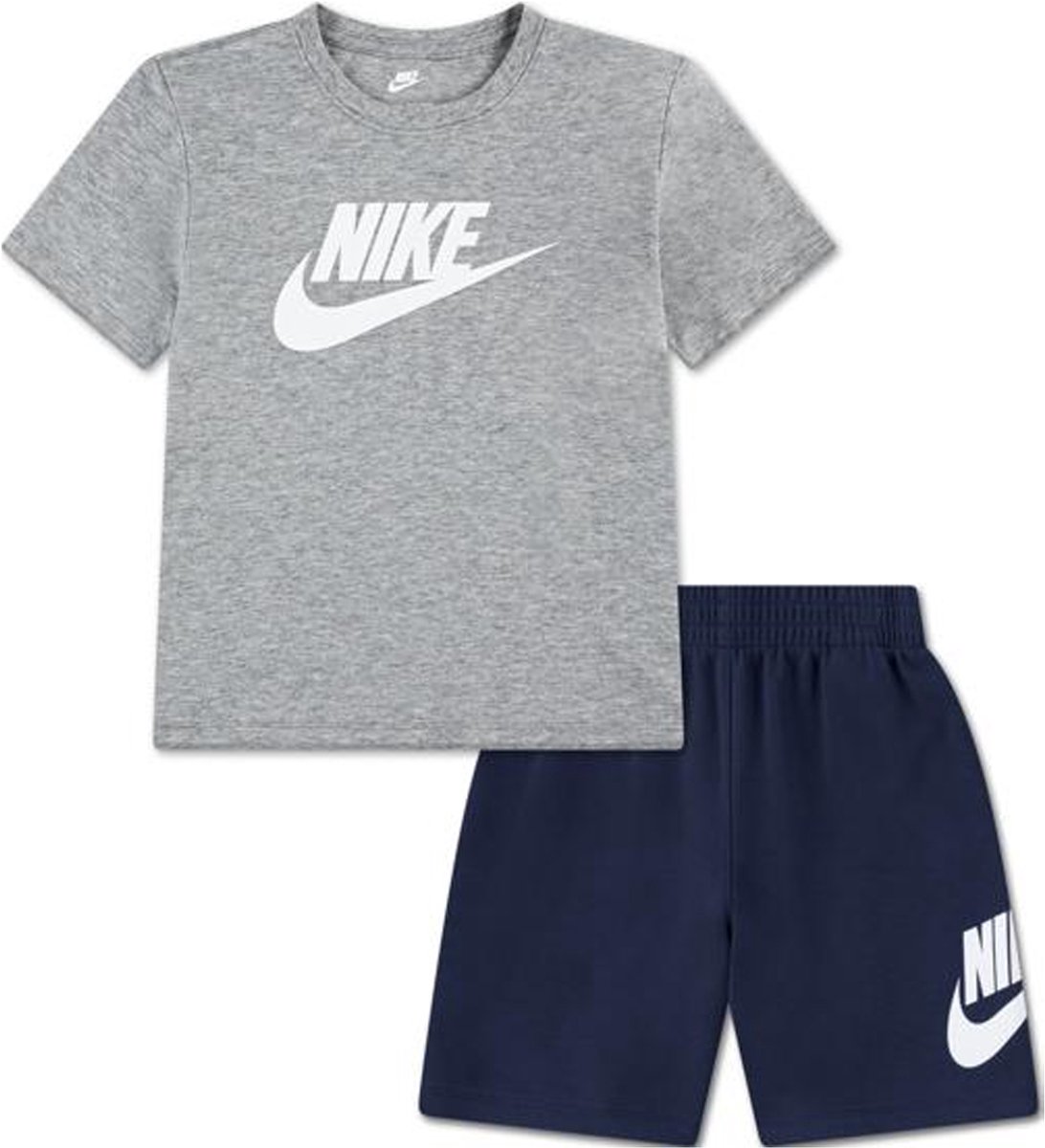 Nike club t-shirt & short set in de kleur marine. Blauw