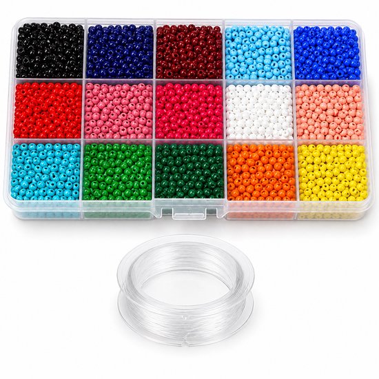 Une boîte de rangement ouverte de 15 compartiments remplie de perles de verre noires, bleu foncé, bordeaux, bleues, rouges, roses, rouges, blanches, pêche, bleu clair, vertes, vert foncé, oranges et jaunes.