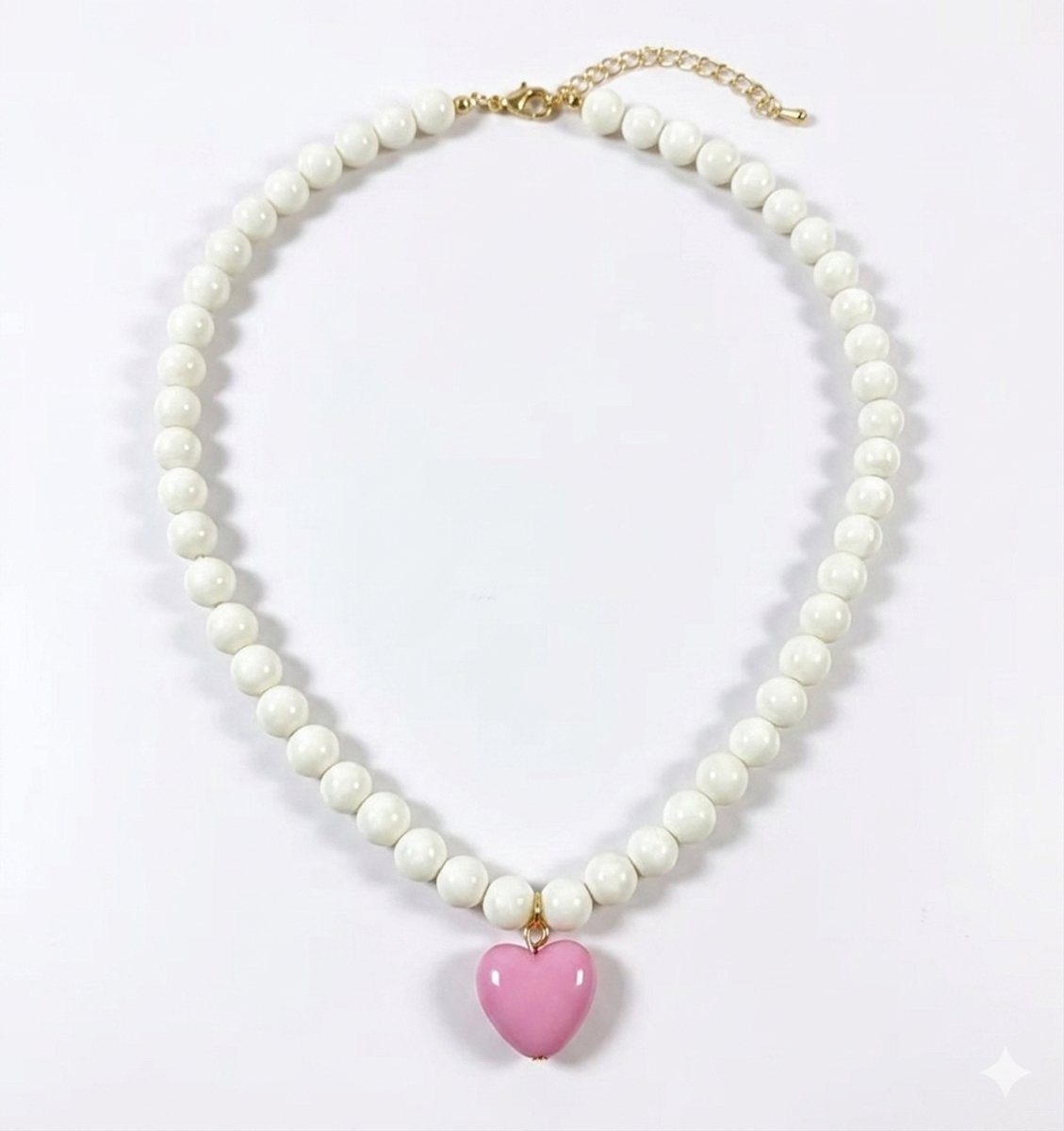 She life style - Modieuze witte kralenketting met roze hart