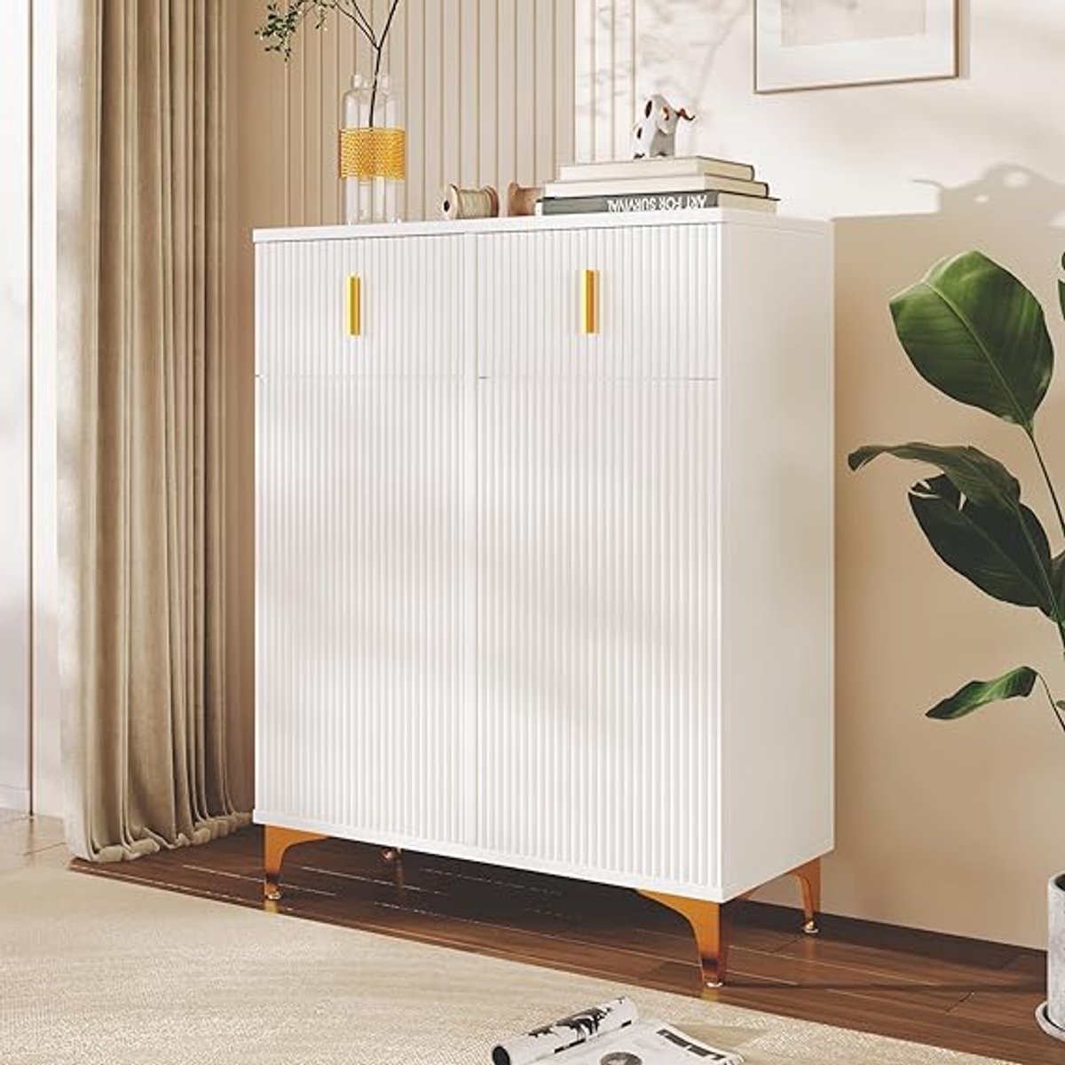 Luxe Elegant Dressoir / Schoenenkast met Gestructureerde Panelen, Verstelbare Planken & Gouden Accenten 83x101x35.2 cm
