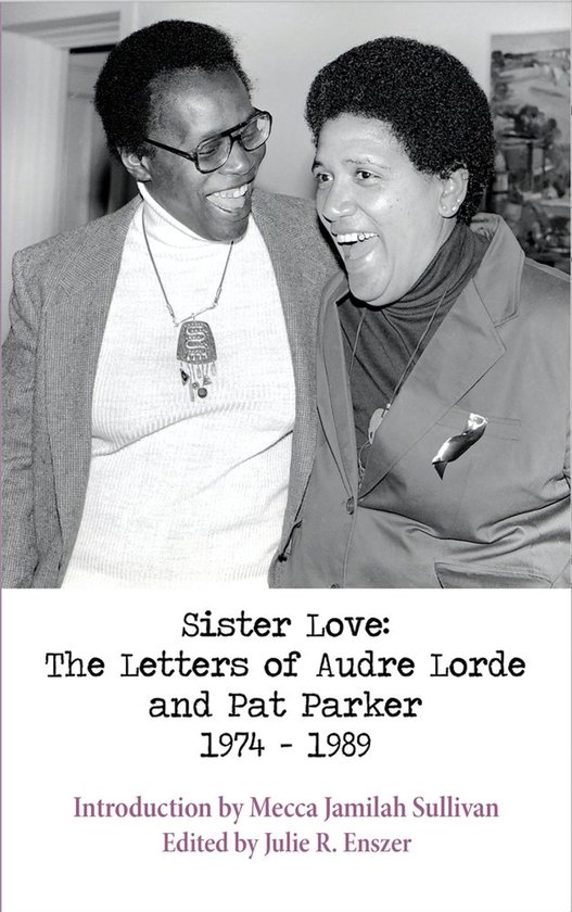 Photo noir et blanc de deux femmes souriantes, Audre Lorde et Pat Parker, avec le titre "Sister Love: The Letters of Audre Lorde and Pat Parker 1974 - 1989".