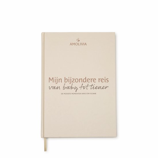 Gesloten crème kleurig boek met de titel 'Mijn bijzondere reis van baby tot tiener'.