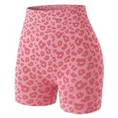 Roze sportshort met luipaardprint, hoge taille, op witte achtergrond.