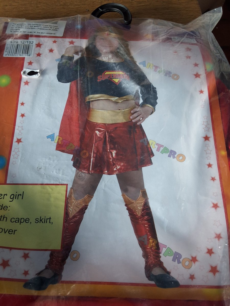 Super girl verkleedpak maat 12 jaar of 152 inclube top with cape skirt boot cover