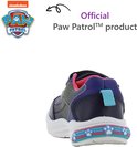 Achterkant van een paarse sneaker met Paw Patrol logo en pootafdrukken.