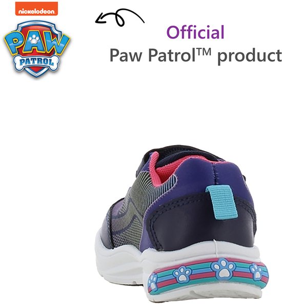 Achterkant van een paarse sneaker met Paw Patrol logo en pootafdrukken.