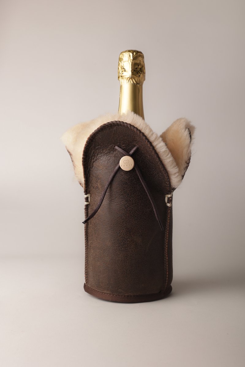 Kywie® champagnekoeler van schapenvacht – wijnkoeler - 100% natuurlijk – 0,75l – temperatuurbehoudend - geschikt voor champagne, wijn, bourgogne, waterflessen - Bruin leer