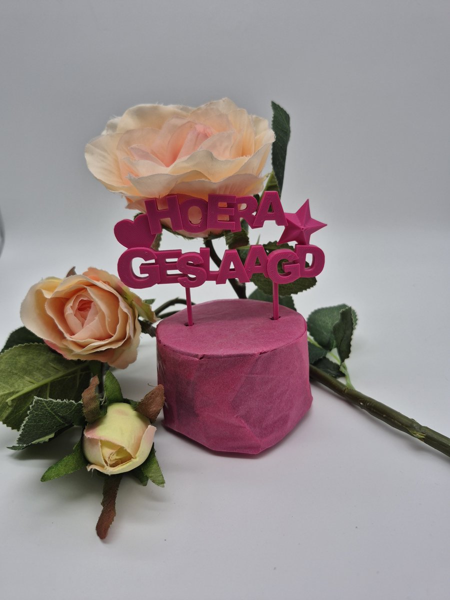 Caketopper Hoera Geslaagd donker roze