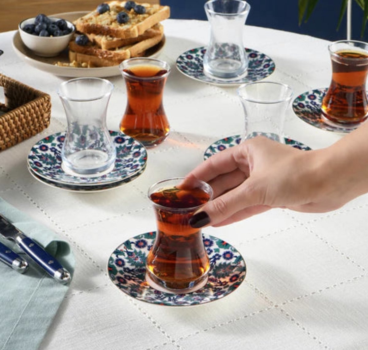 Karaca Edirne 12-delige Turkse Theeset voor 6 Personen – 130 ml – Bone China Schotels – Multicolor – Traditioneel Design – Vaatwasserbestendig