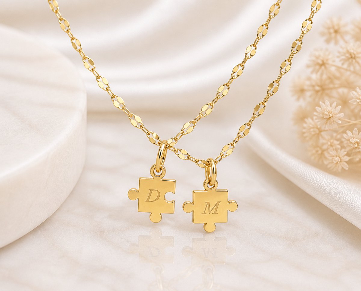 Ketting Nora Goud gepersonaliseerd sieraad met letter gegraveerd, leuk persoonlijk cadeau voor moeder, vrouw of vriendin.