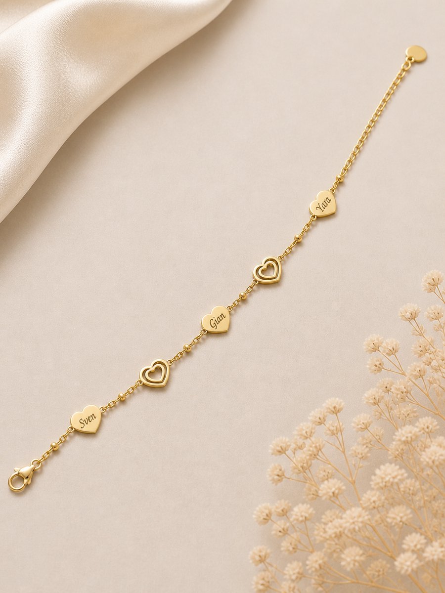 Armband Luna Goud gepersonaliseerd sieraad met naam gegraveerd, leuk persoonlijk cadeau voor moeder, vrouw of vriendin.