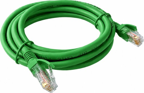 Opgerolde groene CAT6 UTP NexCable internetkabel met aan beide uiteinden een transparante RJ45 connector.