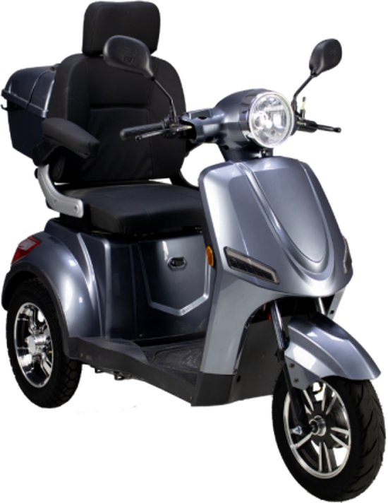 Tricycle gris avec coffre de rangement, siège et dossier noirs.
