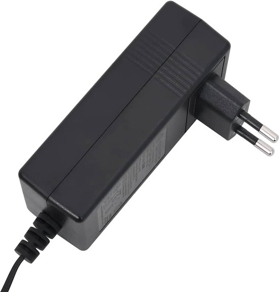 Zwarte stroomadapter met Europese stekker voor de elektrische massagestoel.