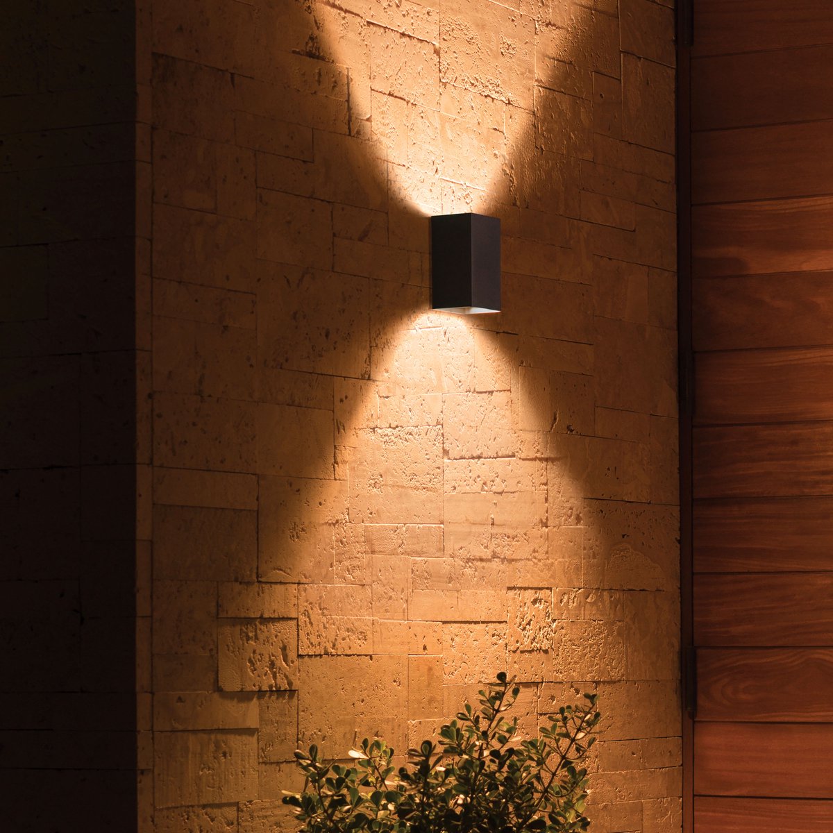 Philips Hue Resonate Wandlamp voor Buiten Up & Down (Zwart) - 2 stuks - Wit en Gekleurd Licht - Hue White and Color Ambiance — afbeelding 2