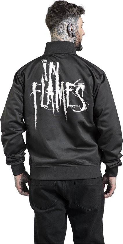 Achterkant van een zwarte trainingsjas van In Flames met witte bandlogo opdruk.