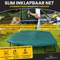 Demonstratie van het slimme, inklapbare net van een trampoline. De stappen tonen het losdraaien van de schroeven, verwijderen van het net en afdekken van de trampoline.