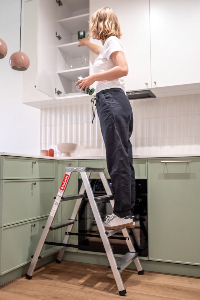 Baulich Aluminium vouwladder dubbelzijdig - 4 treden met antislip platform - huishoudladder werkhoogte 241 cm, draagvermogen 120kg – foto 5