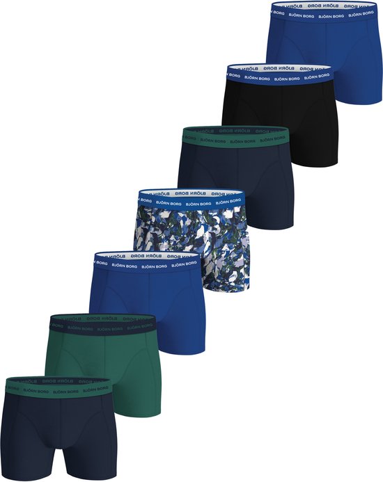 Ensemble de sept boxers dans diverses couleurs: bleu, noir, marine, camouflage, bleu roi, vert et marine.