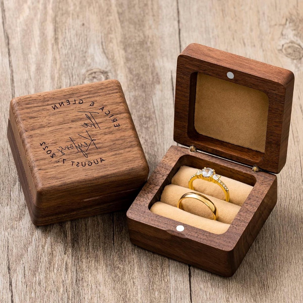 Houten Ringendoos - Juweeldoosje Bruiloft - Ringen Presenteren - Op Maat Gemaakt - 6.2 x 6.2 x 4.2 cm - Bruin