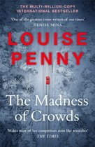 Boekcover van The Madness of Crowds door Louise Penny. Een rode auto op een besneeuwde weg omringd door bomen. Tekst: The multi-million-copy international bestseller.