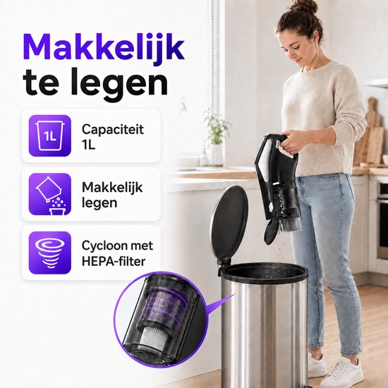 Vrouw leegt de 1L stofcontainer van een zwarte steelstofzuiger in een vuilnisbak; detail van cycloon met HEPA-filter.