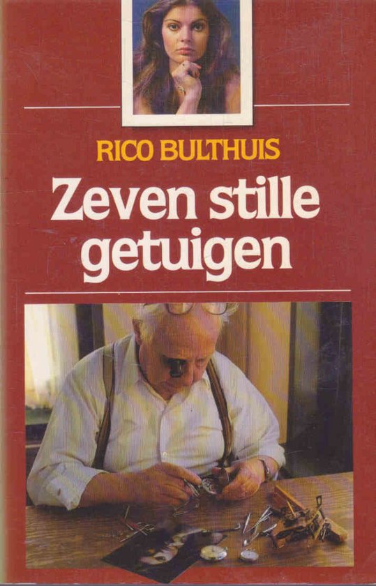 Boek kaft met vrouwengezicht bovenaan en man die aan horloge werkt beneden. Titel: Zeven stille getuigen.