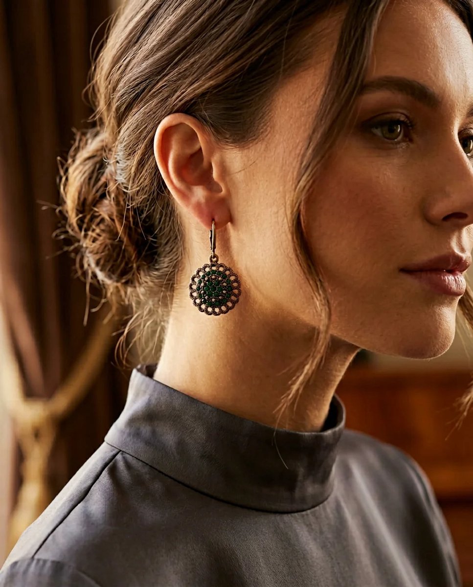 Dorvina Vintage Dames Oorbellen Bronzen Authentiek Sieraad Groen Zirkonia Steen Bewerkt Rond Madeliefje Model