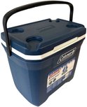 Donkerblauwe Coleman Xtreme koelbox met handvat, bekerhouders en een label.