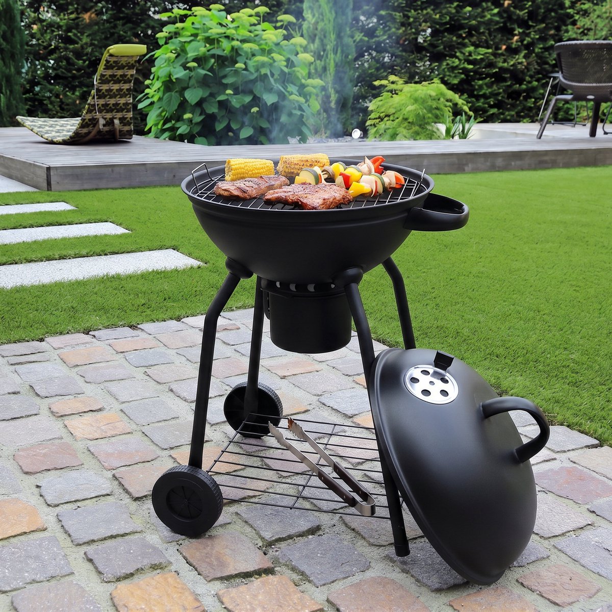 BARBECUE MET DEKSEL EN ASOPVANGBAK D54XH90CM