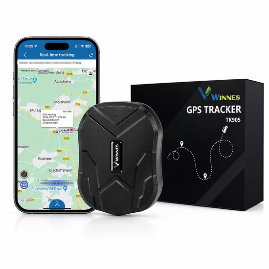 Zwarte WINNES GPS TRACKER TK905 met doos, naast een smartphone die een kaart met realtime tracking toont.