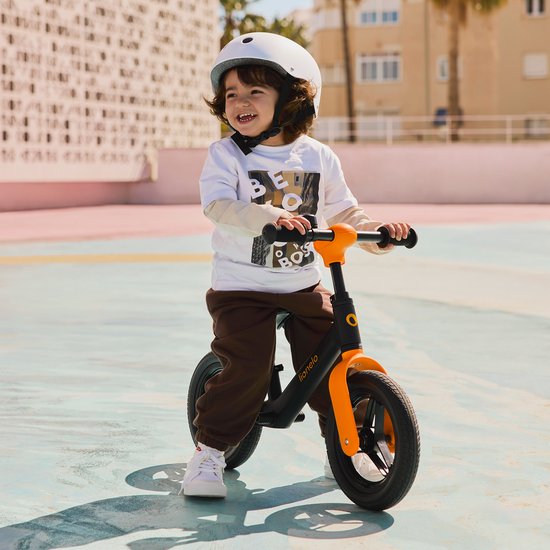 Lionelo Toni Loopfiets - Vanaf 18 mnd - Tot 30 kg - Lichtgewicht 2,3 kg - Verstelbaar Zadel & Stuur - PU Wielen - Voetsteun - ABEC-7 Lagers - Stuurbegrenzing 120° - Ergonomisch - EN 71-1 Gecertificeerd van LIONELO — afbeelding 3