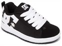 Zwarte DC Shoes sneaker met witte veters, witte logo's op de zijkant en tong.