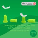 Vier felgroene oordopjes op een groene achtergrond met veren. "Get Plugged SLEEP PLUG Ultra Slow Soft Foam SLEEP PLUGS!"