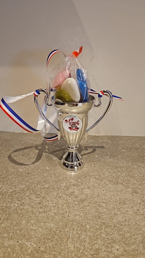 Troffee met puntzak snoep standaard traktatie zakje Sportkantine kantine feest verjaardag uitdelen avondvierdaagse wandelvierdaagse sint cadeau koningsdag carnaval vereniging