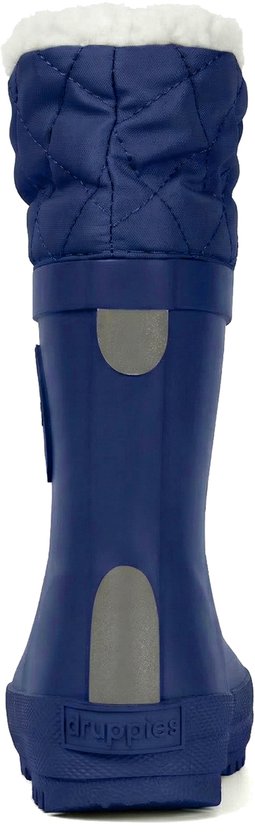 Achterkant van een donkerblauwe regenlaars met gewatteerde kraag en reflecterende strips.