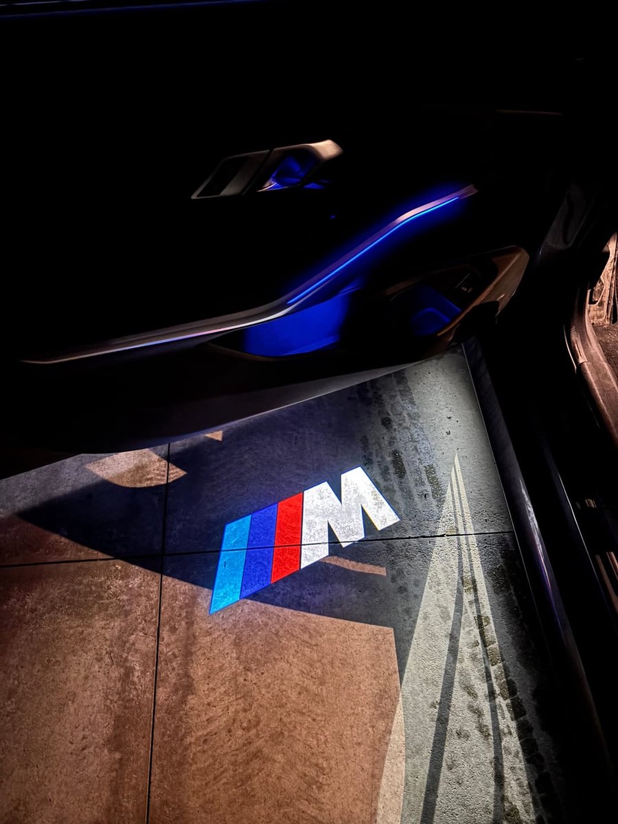 RD Customz® BMW Deur Logo Projector - Instapverlichting - M LOGO - Auto deur verlichting - Auto interieur - BMW accessoires - Set van 2 - Portierverlichting - Laser Projector - 3/4/5/6/7 serie - M3/M5 - X1/X3/X4/X5/X6 - GT – foto 2