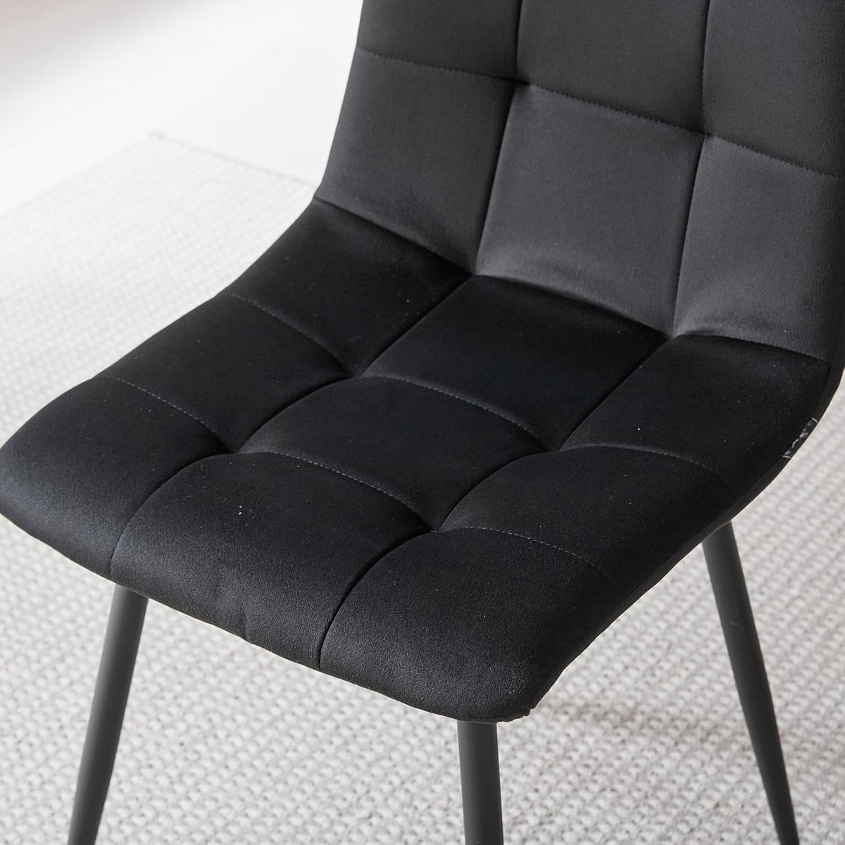 Ronde Eettafel Set 100 cm met 4 Velvet Eetkamerstoelen – Moderne Keukentafel en Woonkamer Set – 100x100x76,5 cm – Donker Hout & Zwart