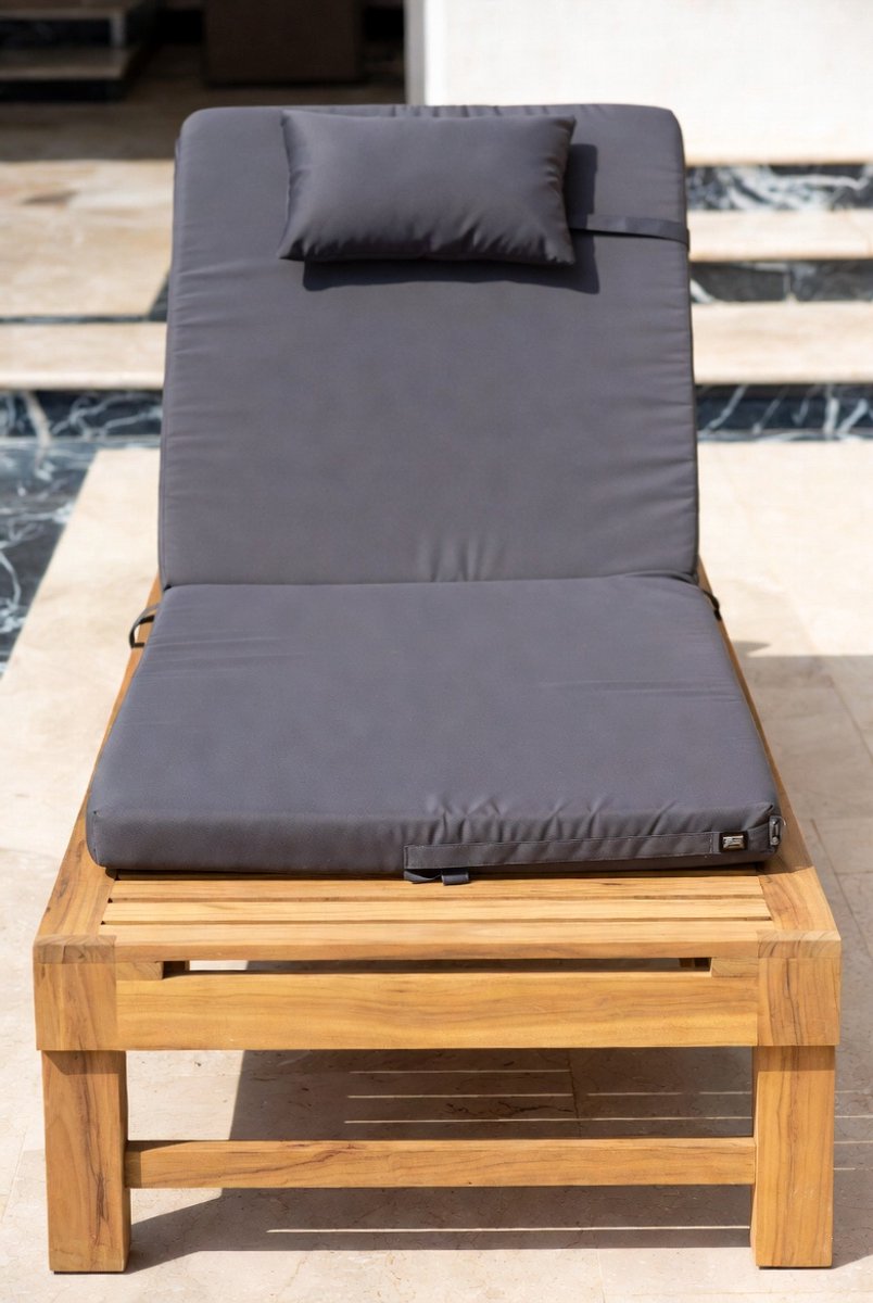Luxe Houten Ligstoel met Donkergrijs Kussen – Verstelbare Tuin- en Zonnebed Stoel van Massief Acaciahout – Relaxstoel voor Terras, Tuin & Balkon – Comfortabele Tuinstoel met Zit- en Rugkussen – MedaHomeStore