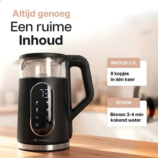 Zwarte waterkoker met glazen kan, 1,7L inhoud, 2200W, kookt water in 3-4 minuten.
